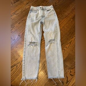 Stradivarius Mom Slim Distressed Light Blue Women's Jeans, size 4